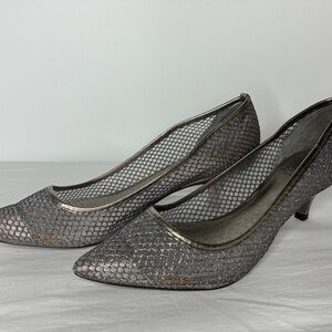 Adrianna Papell Gunmetal Honeycomb Evening Pumps | Size 7.5